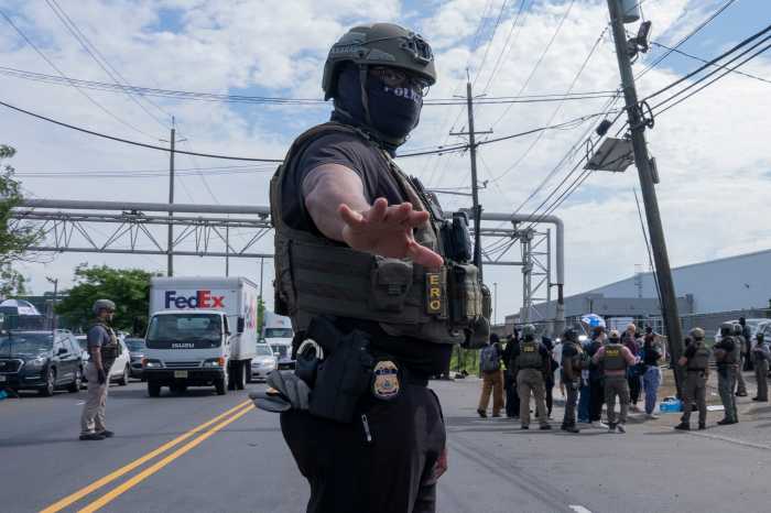 Cámara de Representantes de EEUU aprueba $70.000 millones para agencias migratorias de Trump