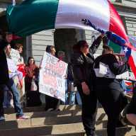 Regla de Trump sobre las 'green cards' golpea la migración legal y separará más familias