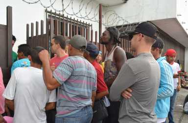 Gobierno de Trump ha deportado a 4.353 cubanos a México, donde están "abandonados", según Human Rights Watch