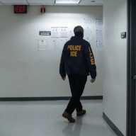 ICE cambia normas de detención migratoria a petición de contratista privado, según reportes