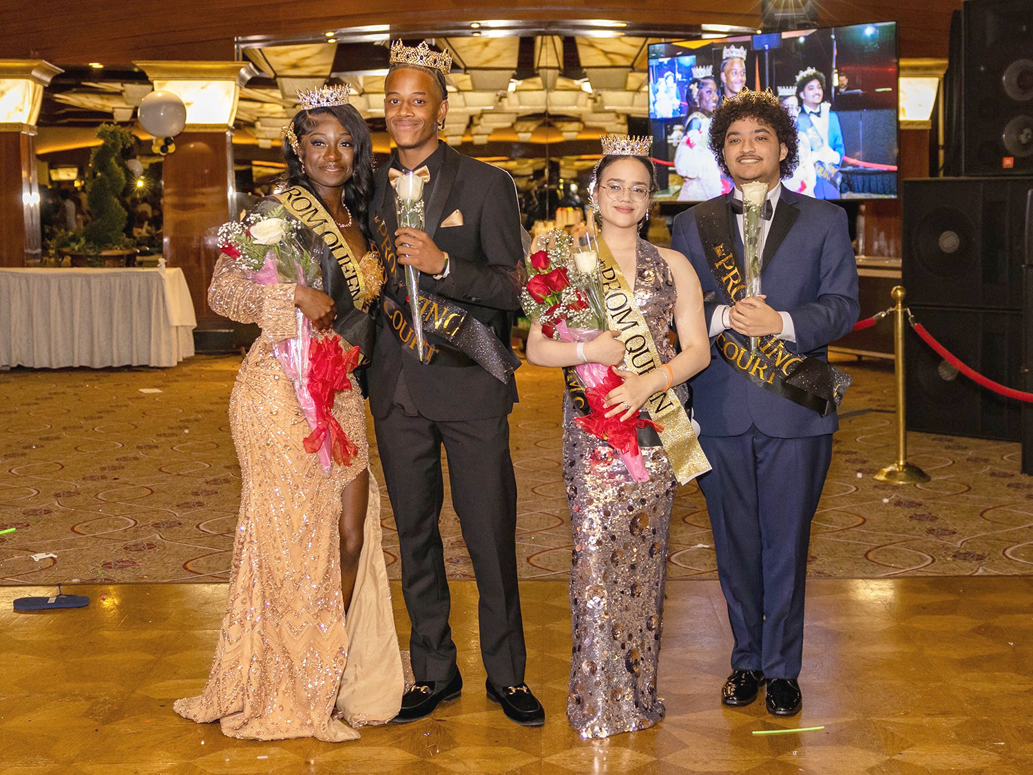 Estudiantes de Brentwood High School celebran su baile de graduación con estilo