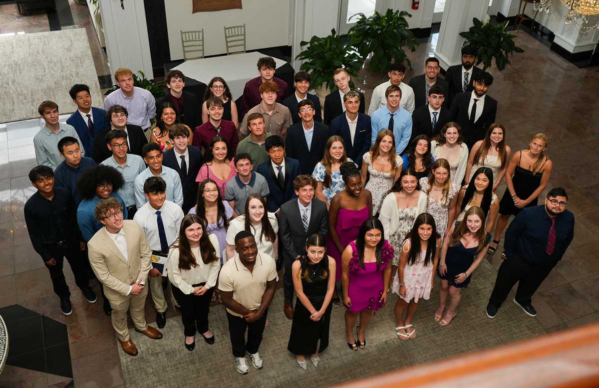 Rinden homenaje a los mejores alumnos de la promoción 2026 en el condado de Suffolk