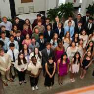 Rinden homenaje a los mejores alumnos de la promoción 2026 en el condado de Suffolk