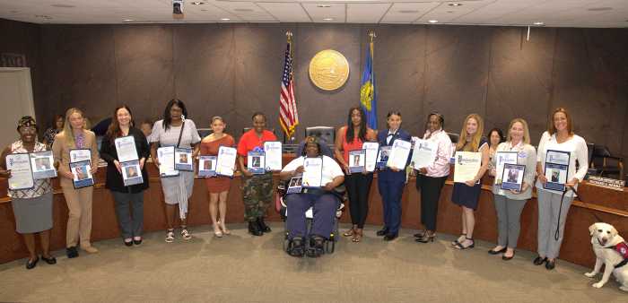Reconocimiento a las mujeres veteranas en condado de Suffolk