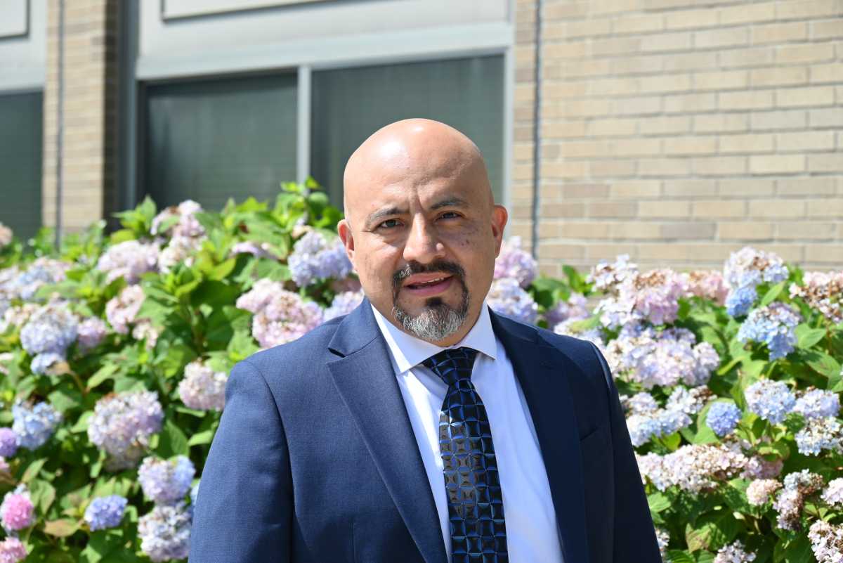 Nombran a Omar García subdirector de la Escuela Secundaria Walter G. O’Connell Copiague