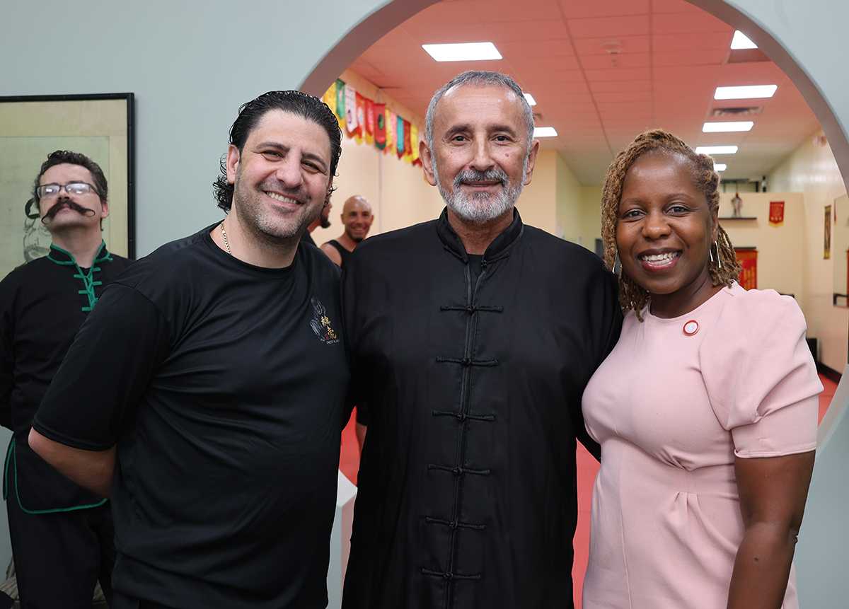 Legisladora Russell celebra la gran inauguración de la Ortiz Academy en Westbury