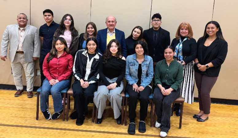 Círculo de la Hispanidad celebró noche de premios académicos y becas a estudiantes
