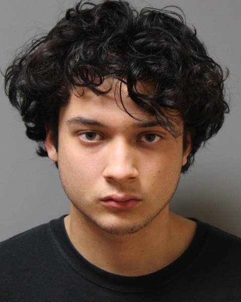 Hispano de Central Islip se enfrenta a 25 años de prisión por homicidio y posesión de arma