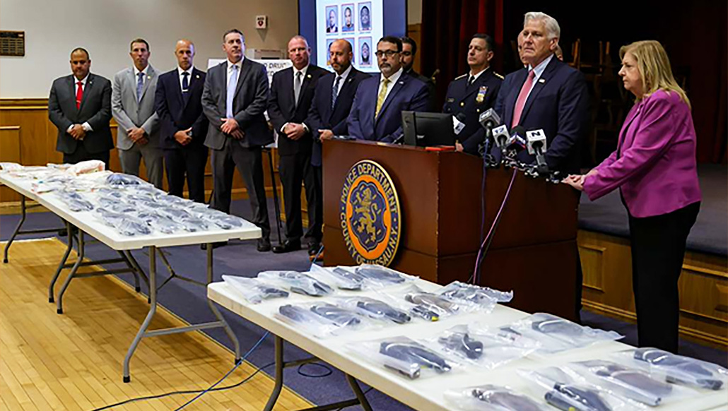 Seis delincuentes arrestados en operativo contra el tráfico de armas y drogas en Nassau