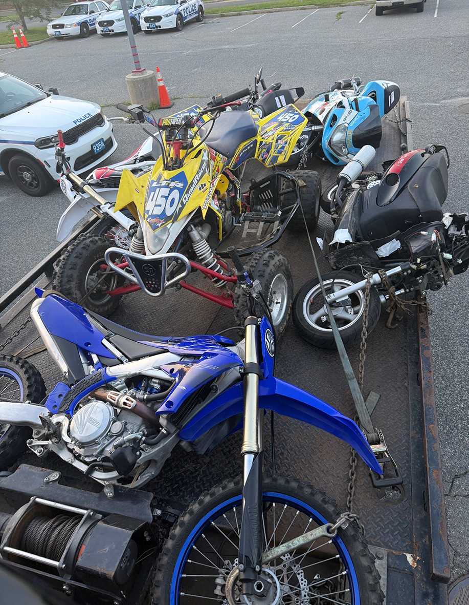 Tres personas arrestadas tras caravana de motos en la vía pública en Suffolk