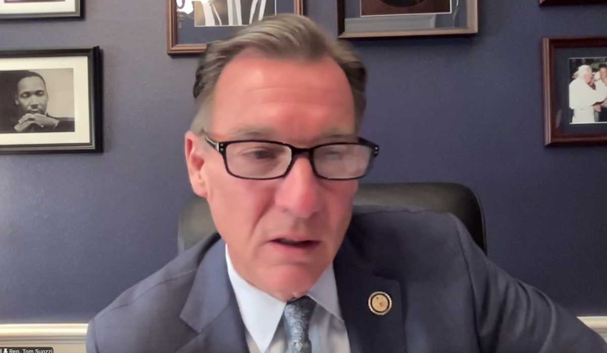 Congresista Suozzi aboga por mantener el TPS para los salvadoreños en EEUU