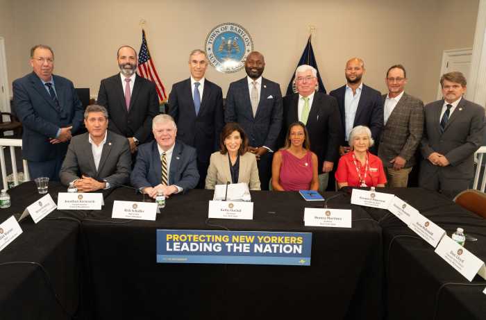 Senadora Martinez se une a líderes de Long Island en foro sobre el desarrollo de centros de datos