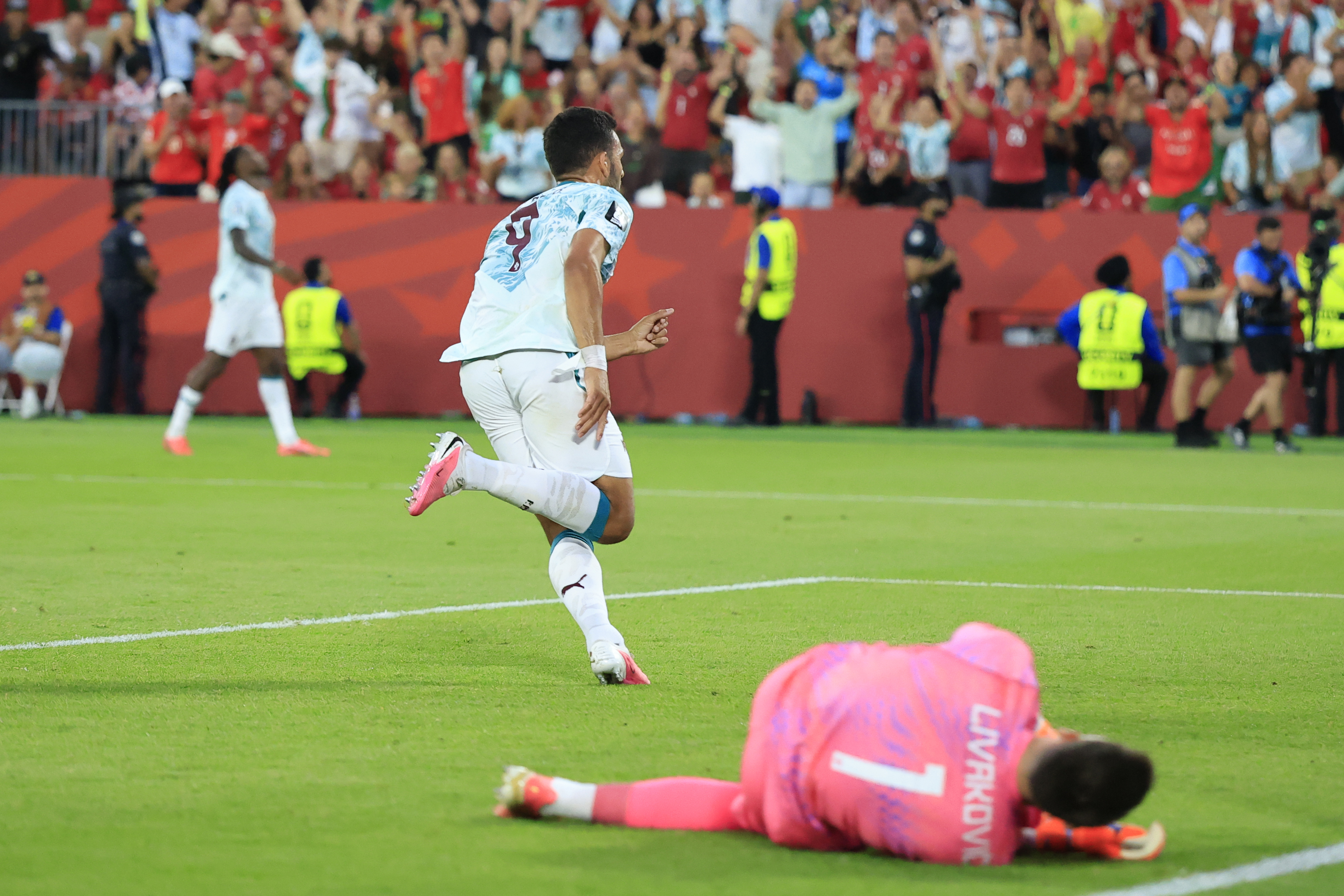 ¡Siuuuu! Cristiano y Portugal avanzan con polémica dejando fuera a Modric y Croacia