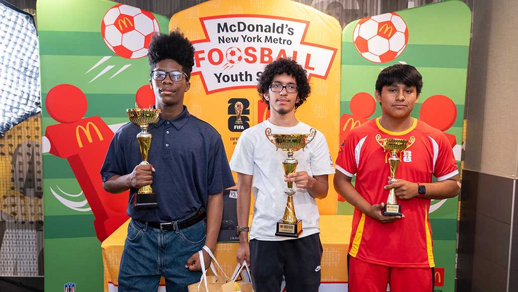 Campeones del Futbolito McDonald's reciben becas educativas