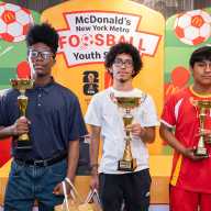 Campeones del Futbolito McDonald's reciben becas educativas
