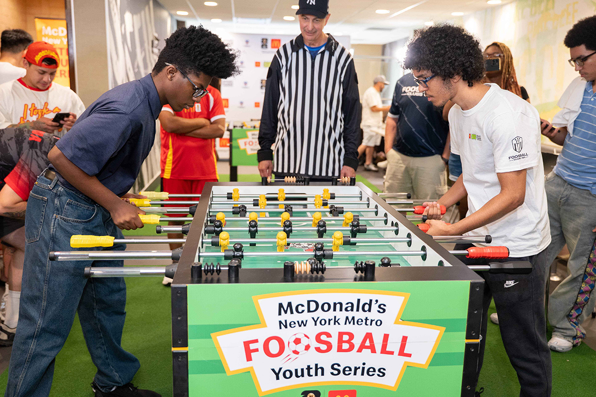 Campeones del Futbolito McDonald's reciben becas educativas