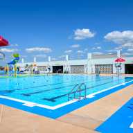 Inauguran piscina para aprender a nadar y el área de juegos acuáticos en Jones Beach