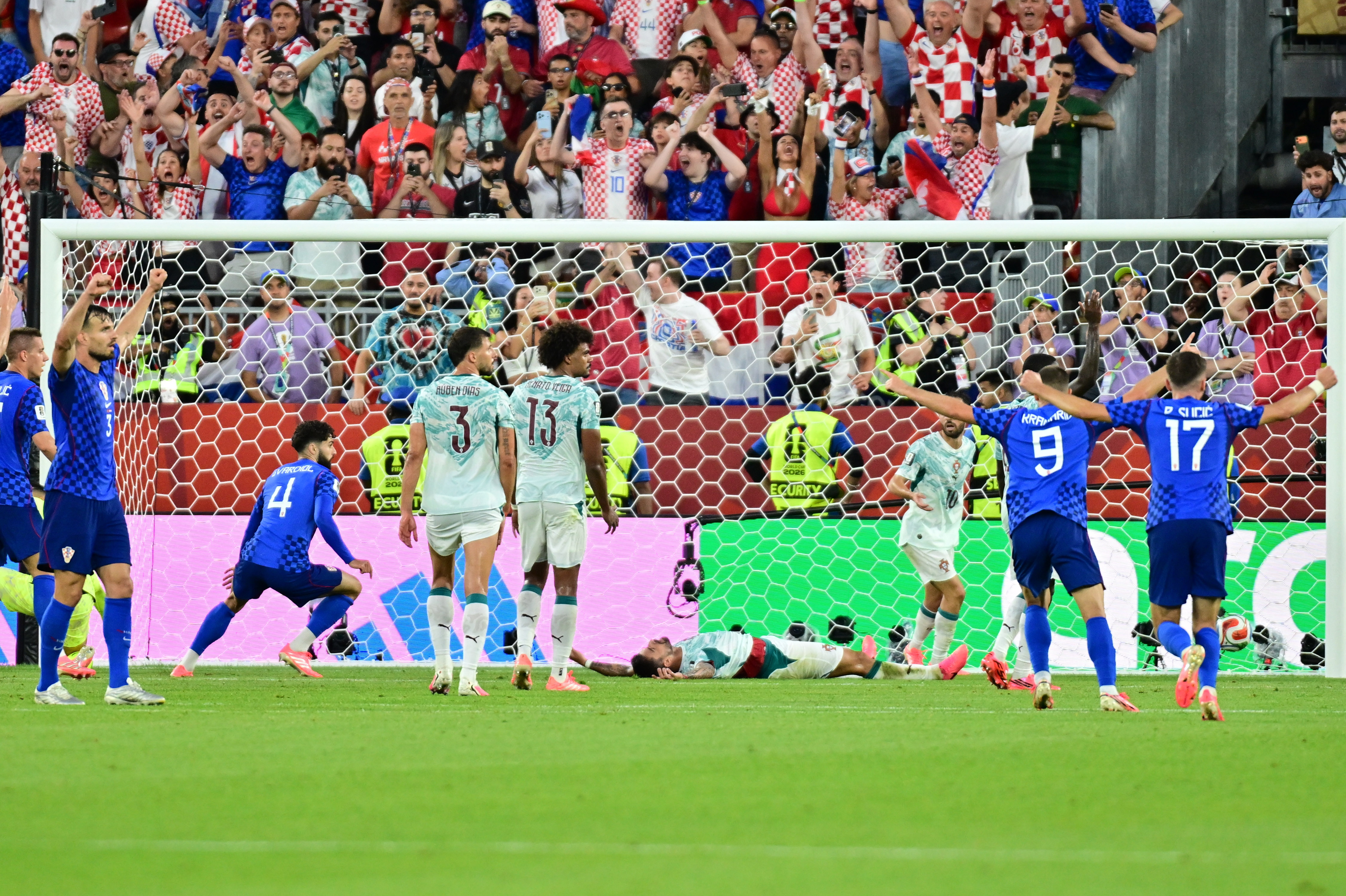 ¡Siuuuu! Cristiano y Portugal avanzan con polémica dejando fuera a Modric y Croacia