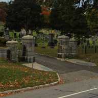 Un hombre es arrestado tras profanar una lápida en cementerio de Huntington