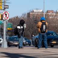 Organizaciones de Nueva York alertan del miedo entre inmigrantes por nueva regla de carga pública