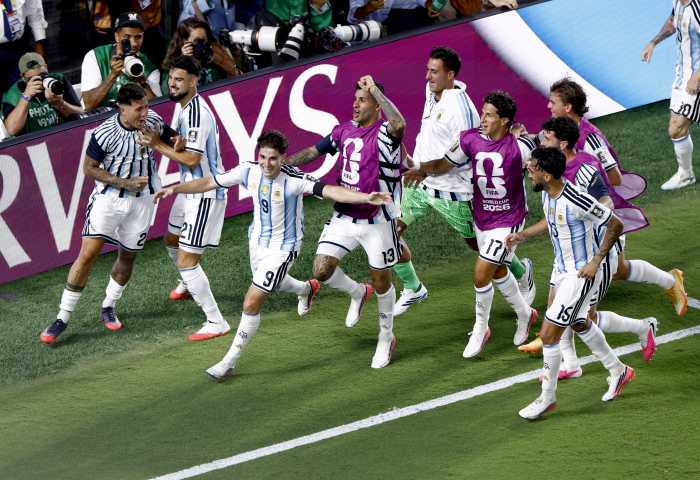 Golazo de Julián Álvarez mete a Argentina en "semis" donde chocará con Inglaterra