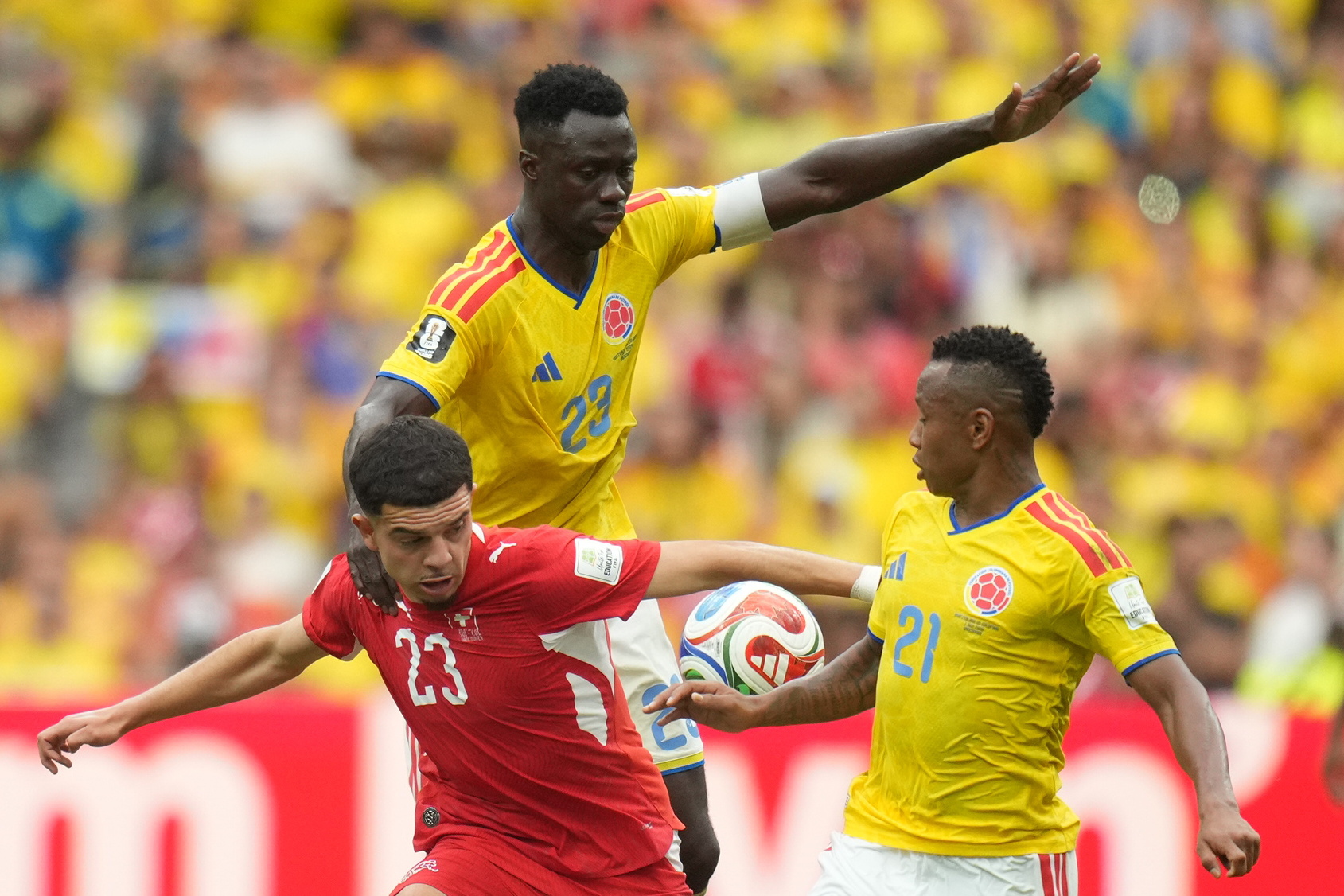 Colombia se despide invicta del Mundial, Suiza avanza a 4tos. vía penales