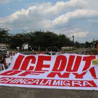 Defensores de los inmigrantes protestan contra Trump en Nassau: "¡ICE fuera de Nueva York!"
