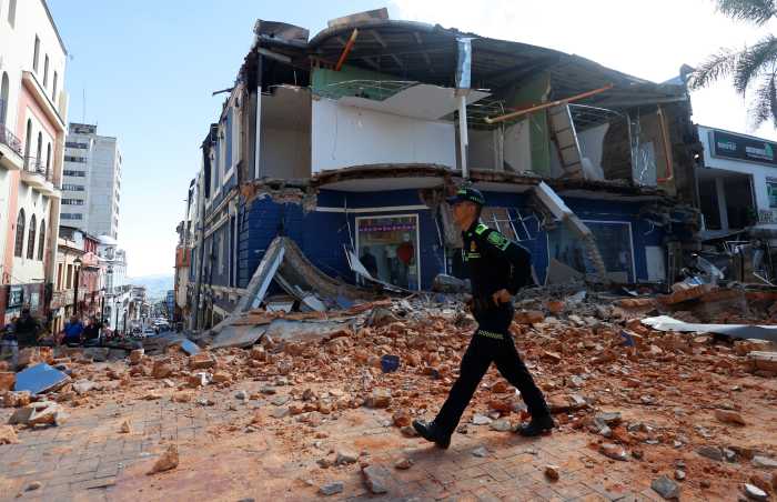 Colombia sufre terremoto de magnitud 7.4 ... hay al menos 24 muertes y muchos edificios caídos