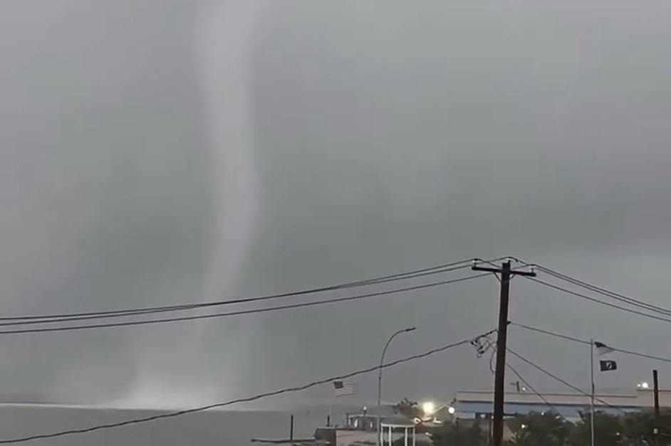 Un tornado impacta Long Island y causa daños considerables en Atlantic Beach