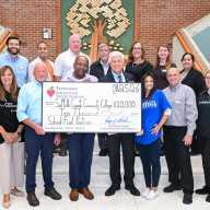 Stop & Shop dona $ 10.000 para apoyar 3 bancos de alimentos de Suffolk County Community College