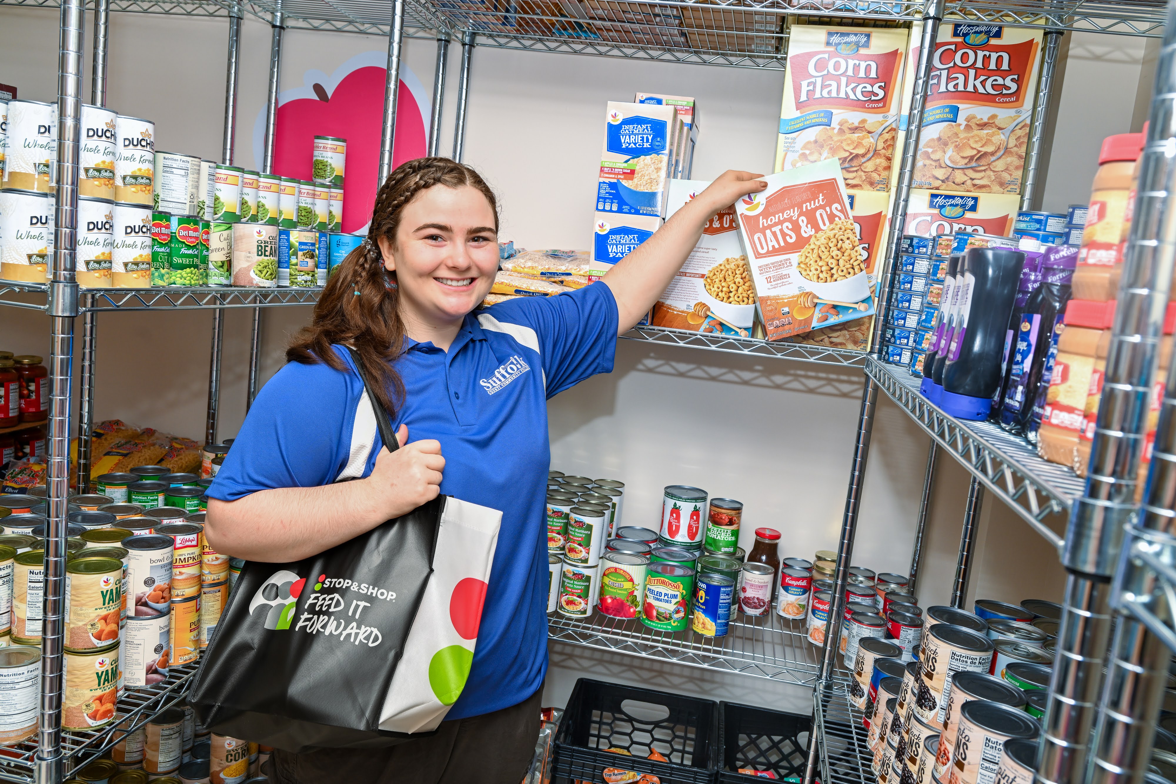 Stop & Shop dona $ 10.000 para apoyar 3 bancos de alimentos de Suffolk County Community College