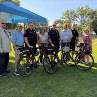 Legisladora Mulé y colaboradores comunitarios en Freeport celebran el "National Night Out"
