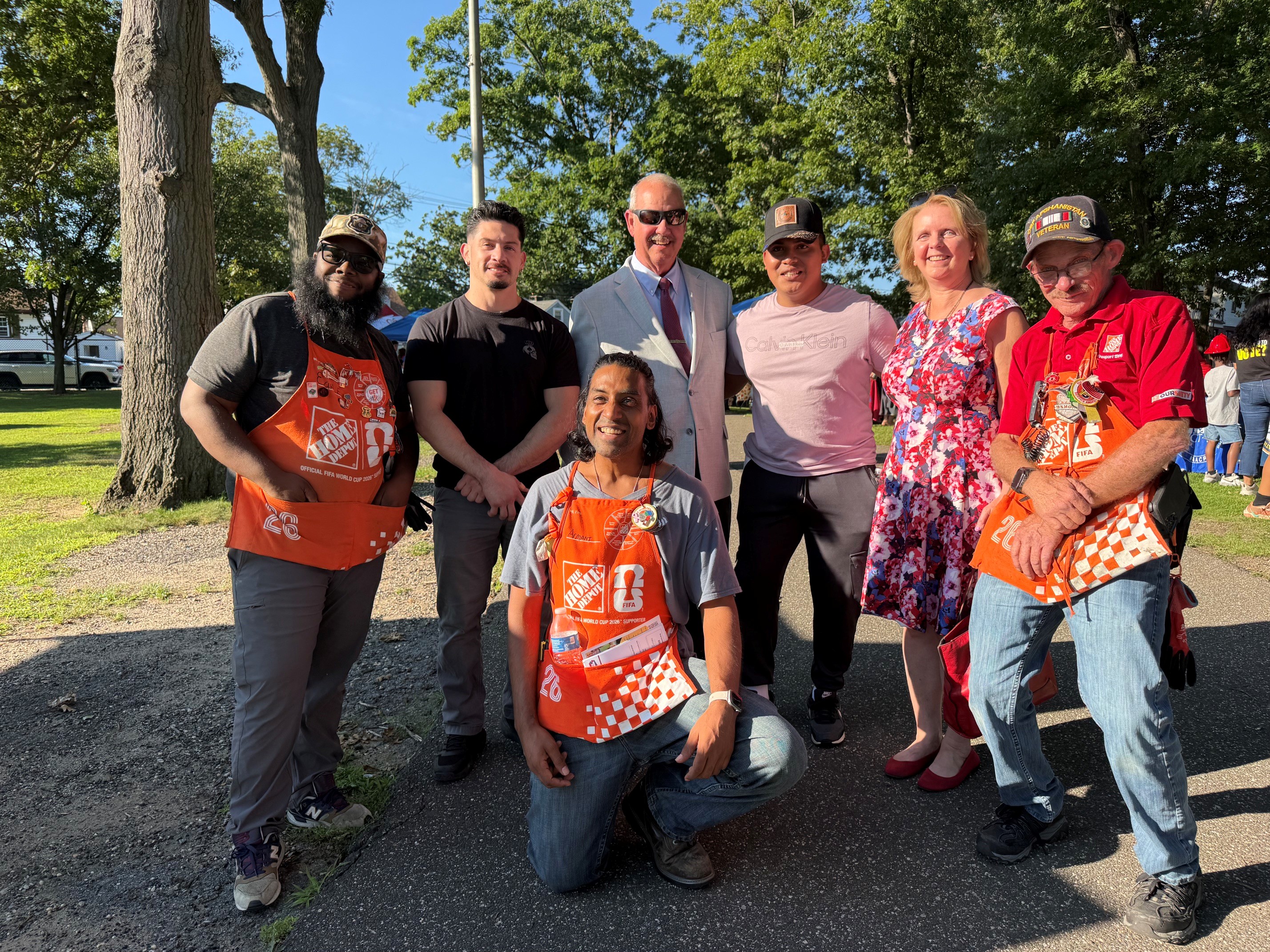 Legisladora Mulé y colaboradores comunitarios en Freeport celebran el "National Night Out"