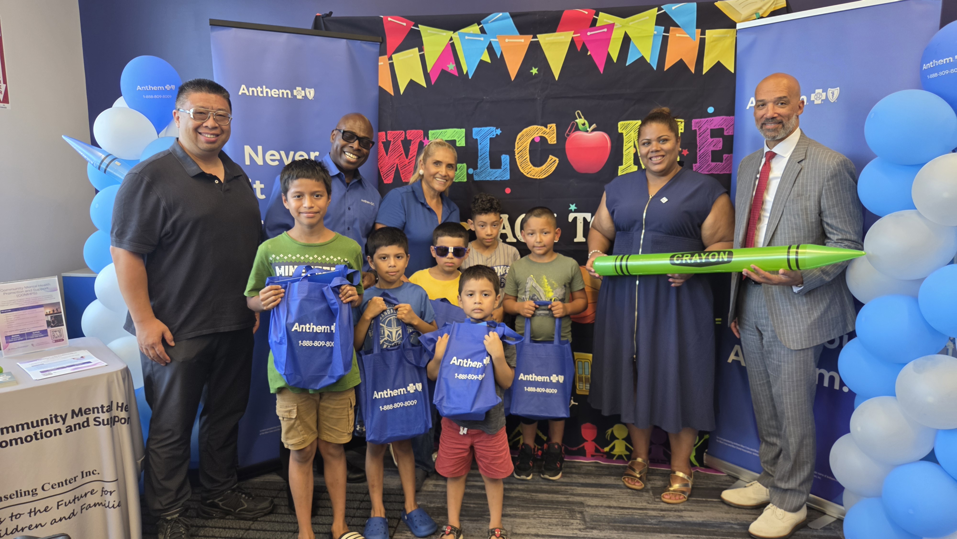 Legislador Davis apoya la celebración de "regreso a clases" de Anthem Blue Cross and Blue Shield