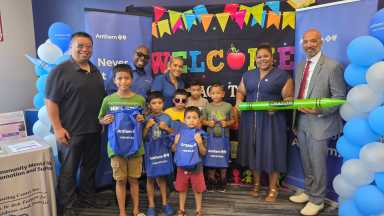 Legislador Davis apoya la celebración de "regreso a clases" de Anthem Blue Cross and Blue Shield