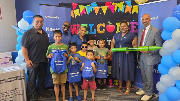 Legislador Davis apoya la celebración de "regreso a clases" de Anthem Blue Cross and Blue Shield