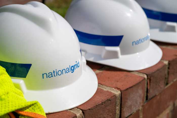 Funcionarios de Islip se unen a National Grid para conmemorar el "Día del 811"