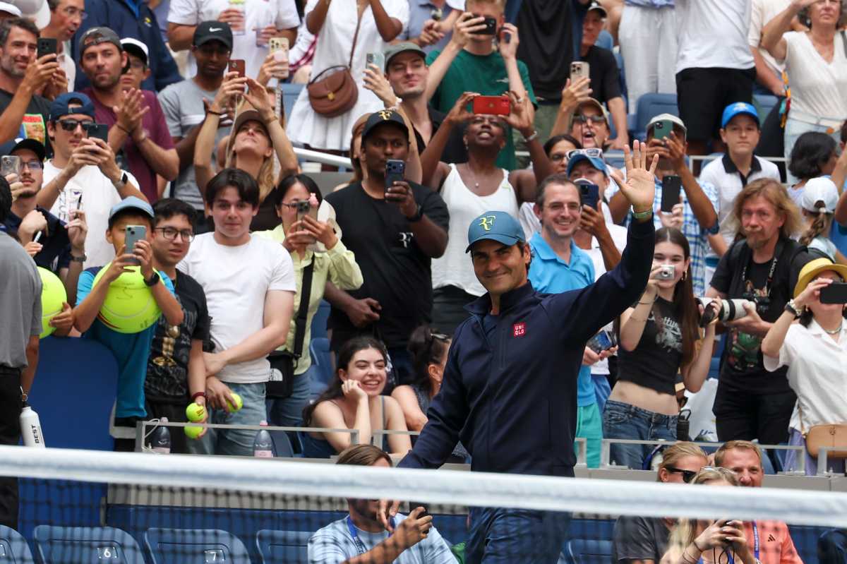 Federer ilumina Nueva York y vuelve a ganar a Roddick en emotiva exhibición