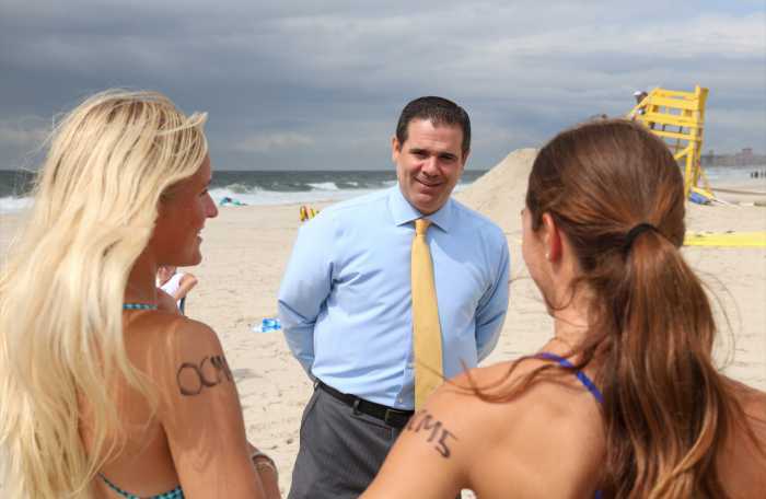 Exitoso torneo de mujeres salvavidas en Lido Beach del Town de Hempstead