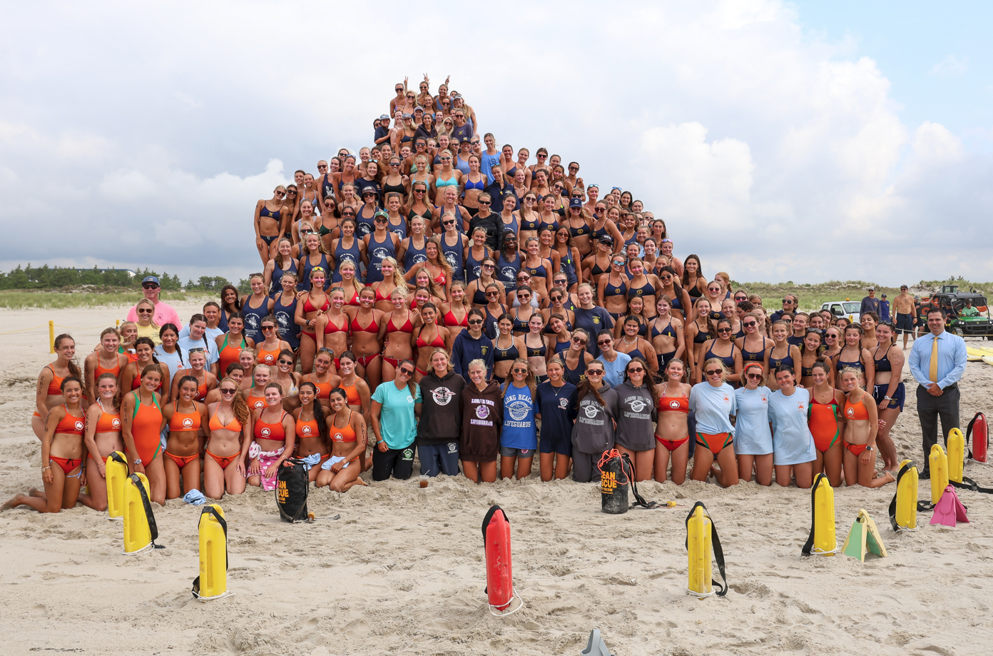 Exitoso torneo de mujeres salvavidas en Lido Beach del Town de Hempstead