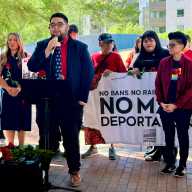 Los errores menores que ponen a jóvenes con DACA al borde de la deportación en EEUU