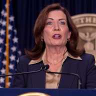 Nueva York veta la cooperación entre Policía local y ICE en casos migratorios civiles