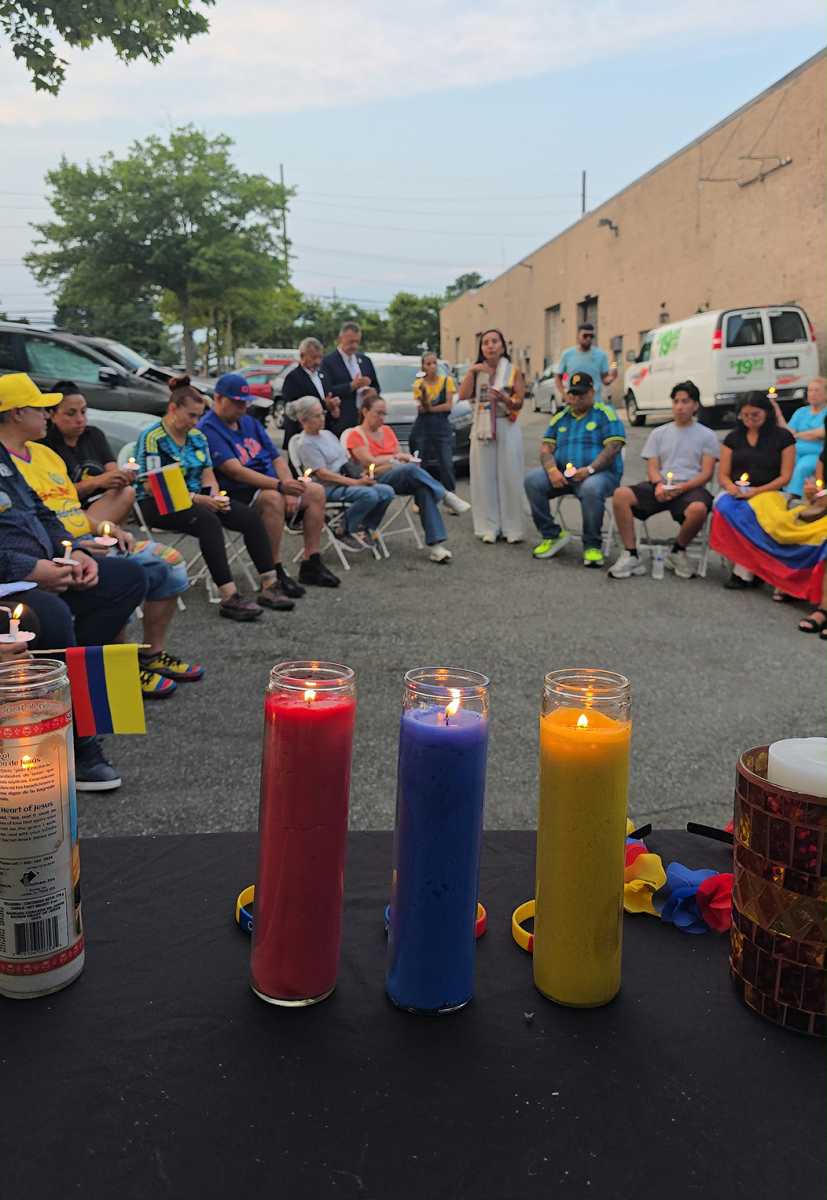 Long Island se une en oración y solidaridad con Colombia durante una vigilia comunitaria