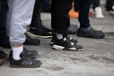 Inmigrantes de Honduras, Cuba y Ecuador acusan a EEUU de deportarlos a África por sorpresa