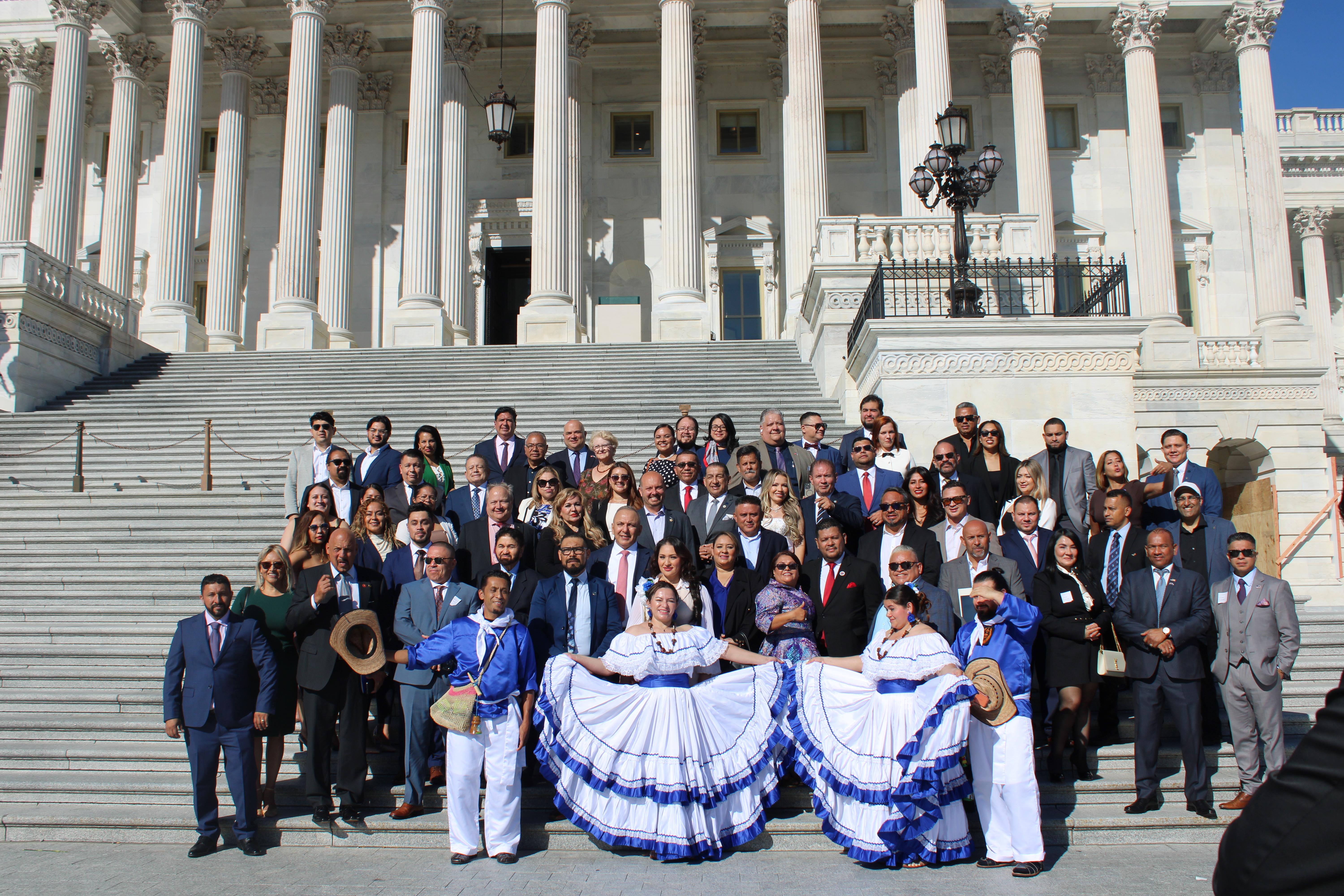 Líderes salvadoreños conmemoran la Independencia en el Congreso y abogan por una solución permanente para el TPS