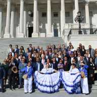 Líderes salvadoreños conmemoran la Independencia en el Congreso y abogan por una solución permanente para el TPS