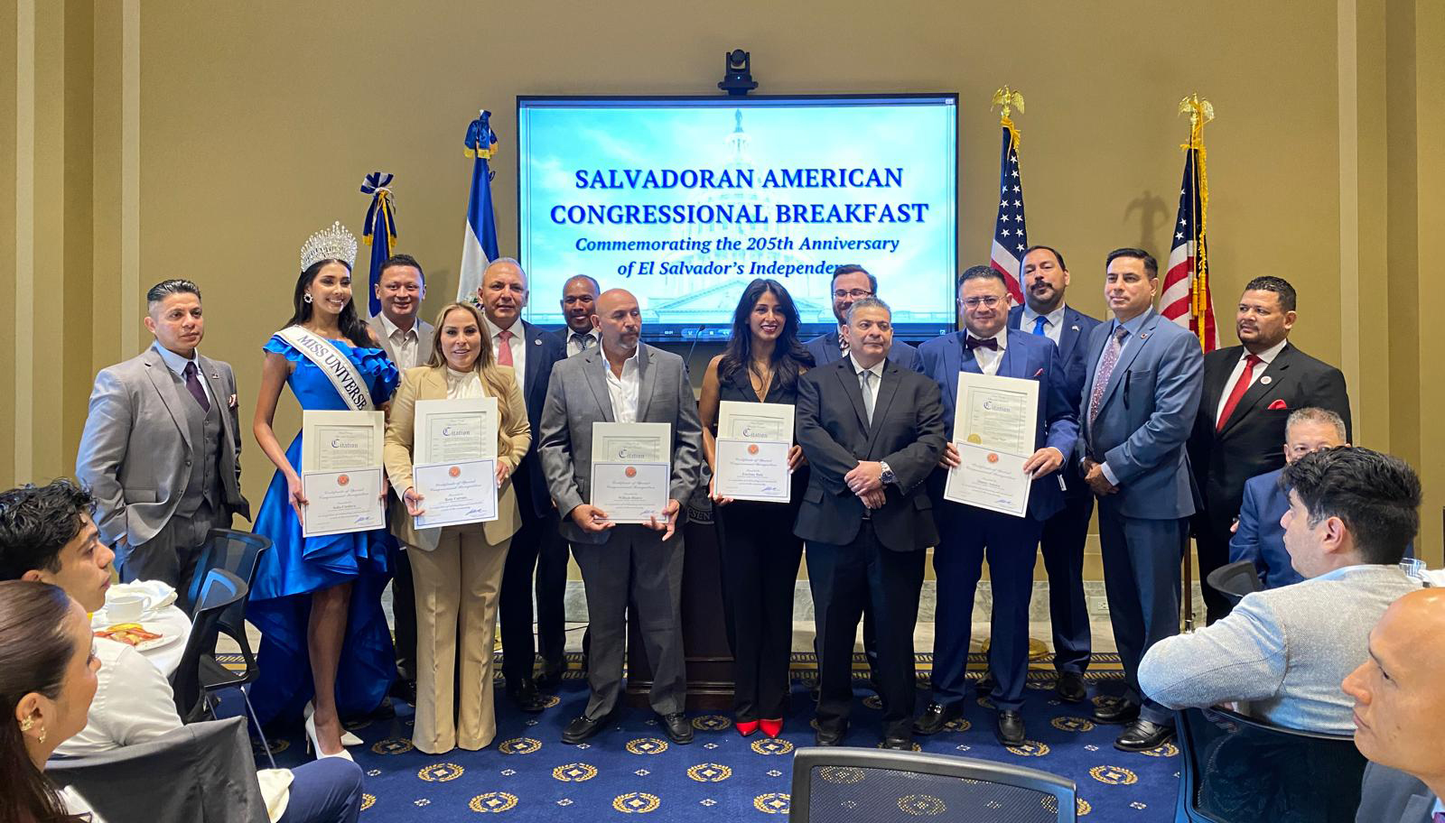 Líderes salvadoreños conmemoran la Independencia en el Congreso y abogan por una solución permanente para el TPS