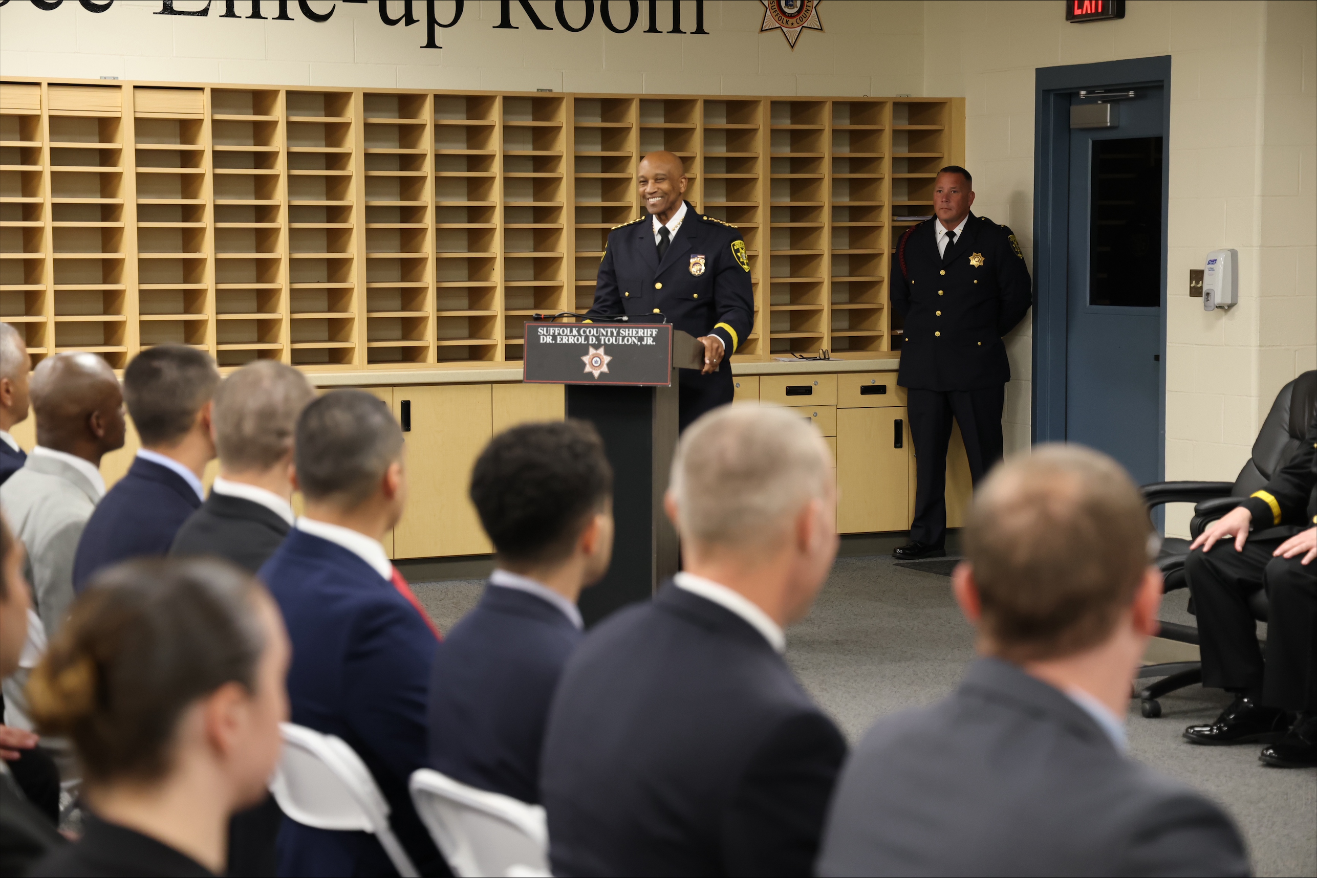 72 nuevos agentes penitenciarios de la Oficina del Sheriff de Suffolk prestan juramento