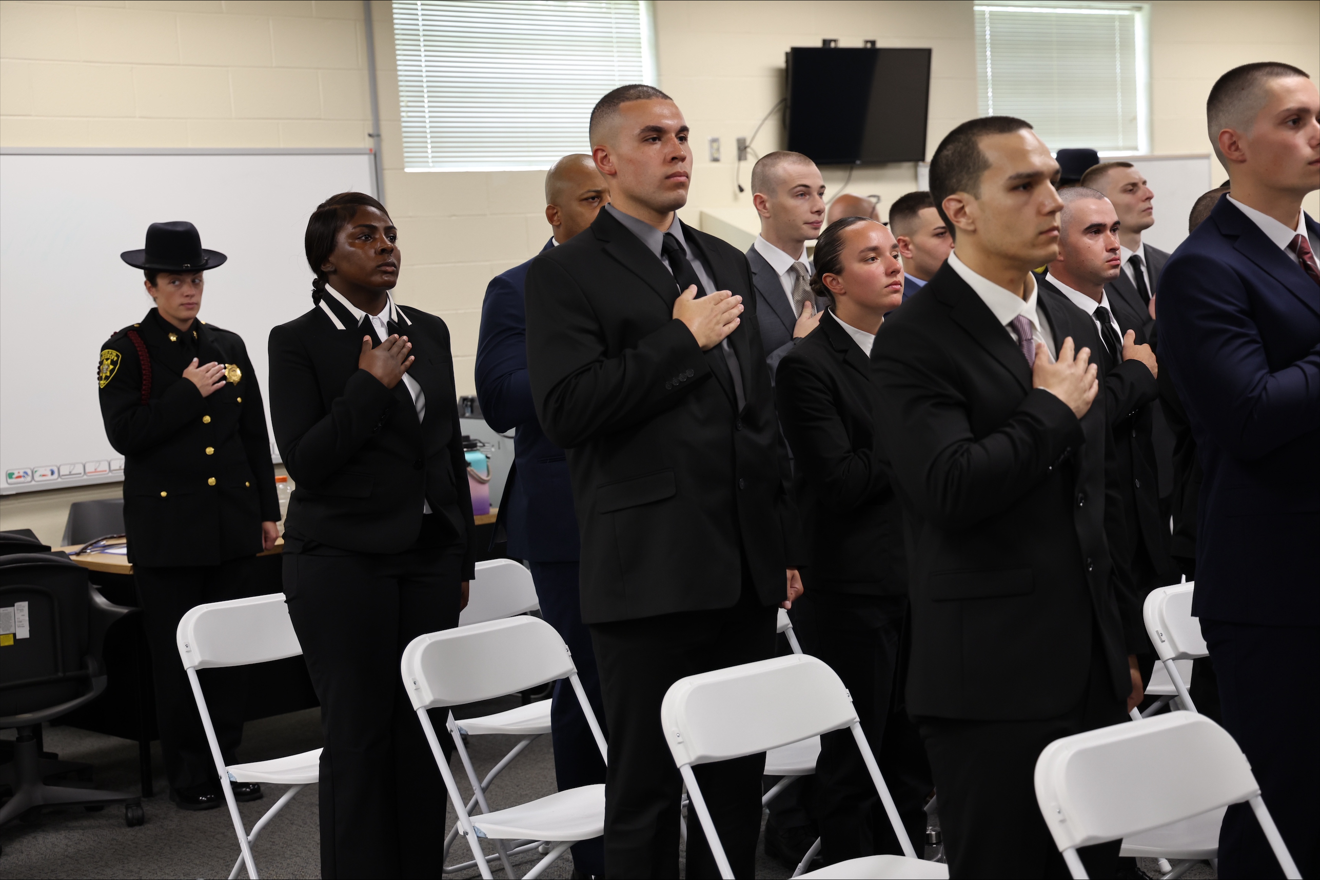 72 nuevos agentes penitenciarios de la Oficina del Sheriff de Suffolk prestan juramento