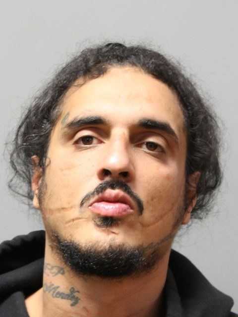 Hispano arrestado por robo con allanamiento en East Meadow